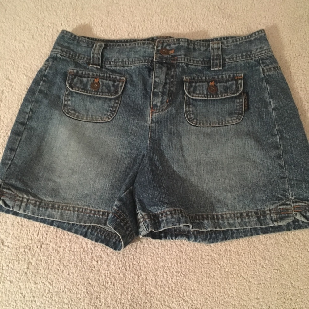 DKNY ladies Jean shorts FINAL PRICE!!